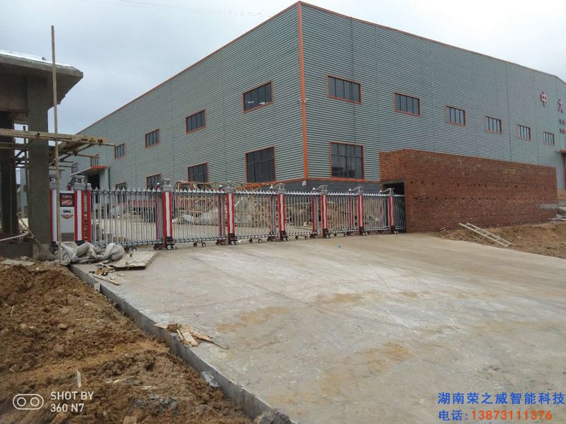 長沙伸縮門,長沙電動(dòng)門,長沙電動(dòng)伸縮門,長沙伸縮門,長沙電動(dòng)伸縮門廠