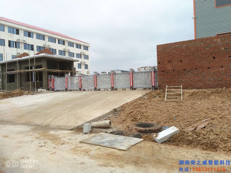 長沙伸縮門,長沙電動(dòng)門,長沙電動(dòng)伸縮門,長沙伸縮門,長沙電動(dòng)伸縮門廠