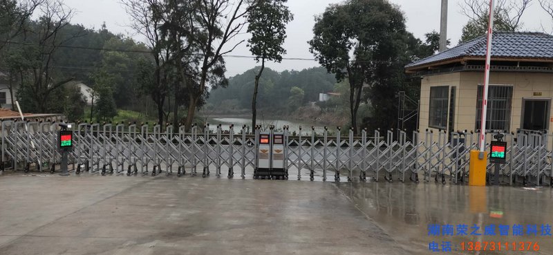 長沙伸縮門,長沙電動(dòng)門,長沙電動(dòng)伸縮門,長沙伸縮門,長沙電動(dòng)伸縮門廠