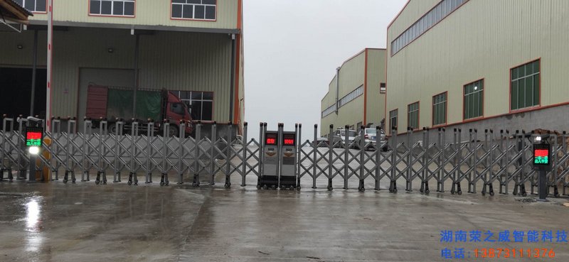 長沙伸縮門,長沙電動(dòng)門,長沙電動(dòng)伸縮門,長沙伸縮門,長沙電動(dòng)伸縮門廠