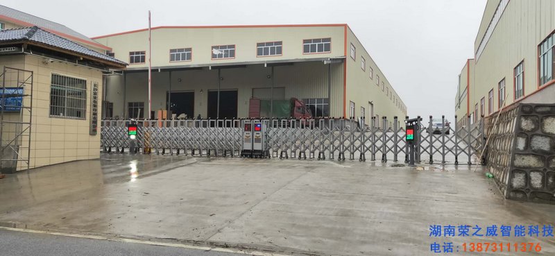 長沙伸縮門,長沙電動(dòng)門,長沙電動(dòng)伸縮門,長沙伸縮門,長沙電動(dòng)伸縮門廠