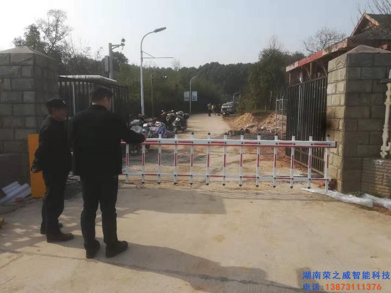 長沙伸縮門,長沙電動(dòng)門,長沙電動(dòng)伸縮門,長沙伸縮門,長沙電動(dòng)伸縮門廠