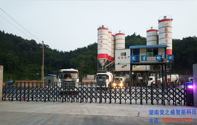 長沙伸縮門,長沙電動(dòng)門,長沙電動(dòng)伸縮門,長沙伸縮門,長沙電動(dòng)伸縮門廠